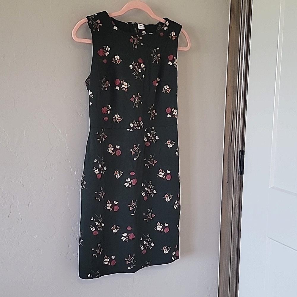 Old Navy Pointe Sheath Dress